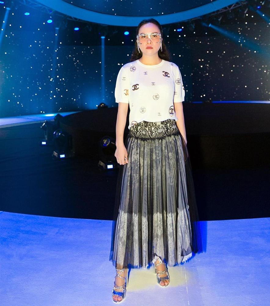 Phượng Chanel phản cảm và kém sang vì lộ nội y dù diện cả cây hàng hiệu-6