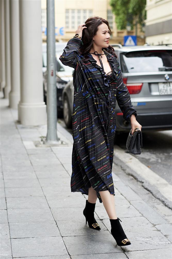 U50 trông sẽ chỉ như tuổi băm nếu áp dụng bí quyết thời trang của Mrs Vietnam 2018 Trần Hiền-1