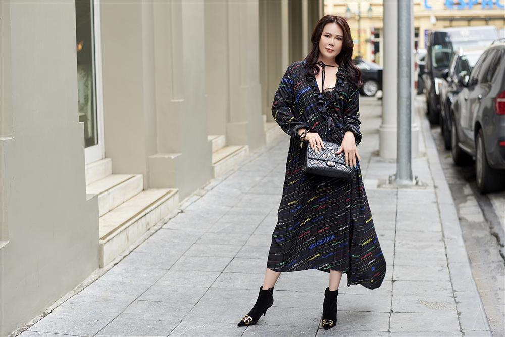 U50 trông sẽ chỉ như tuổi băm nếu áp dụng bí quyết thời trang của Mrs Vietnam 2018 Trần Hiền-2