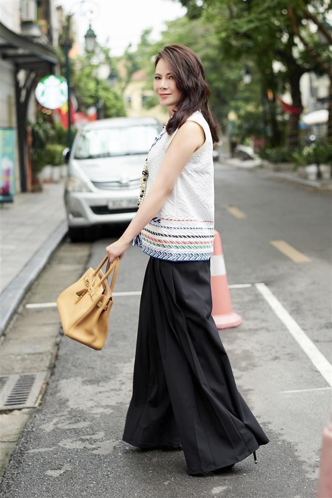 U50 trông sẽ chỉ như tuổi băm nếu áp dụng bí quyết thời trang của Mrs Vietnam 2018 Trần Hiền-6