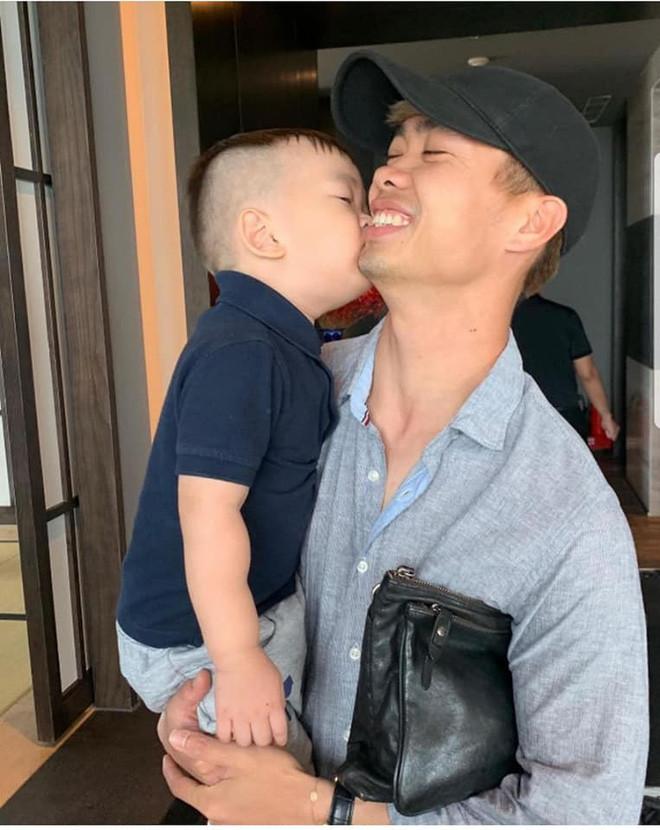 Từng tự trách bản thân sau pha sút hụt trong trận gặp Curacao, hình ảnh mới nhất về Công Phượng ở Việt Nam khiến người xem bất ngờ-1