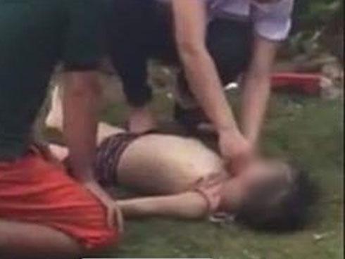 Dư luận phẫn nộ, truy tìm hai phụ nữ hành hạ con đến đa chấn thương-5