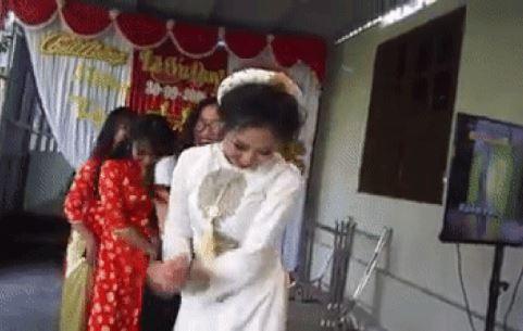 Những cô dâu làm náo loạn tiệc cưới vì những điệu nhảy tưng bừng-2