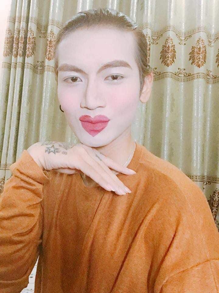 SAO MAKE OVER: Huyền Baby mặt y chang tượng sáp - khóc thét với màn trang điểm của Lê Dương Bảo Lâm-3