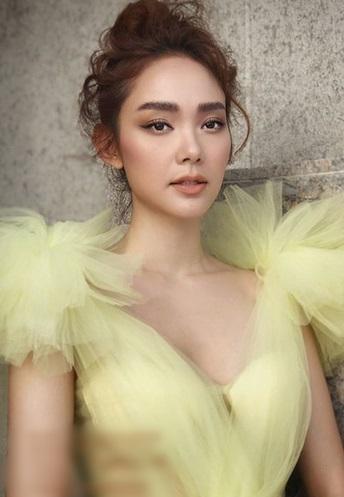 SAO MAKE OVER: Huyền Baby mặt y chang tượng sáp - khóc thét với màn trang điểm của Lê Dương Bảo Lâm-9