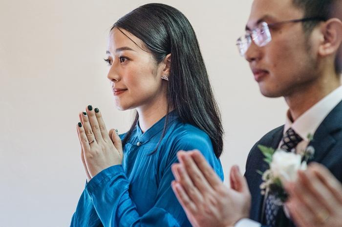 MC Phí Linh mặc áo dài thập niên cũ, e ấp bên ông xã Phó trưởng phòng VTV4 trong lễ ăn hỏi-7