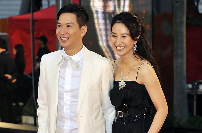 Ảnh cưới của Quan Vịnh Hà và Trương Gia Huy bị vứt bên đường-2