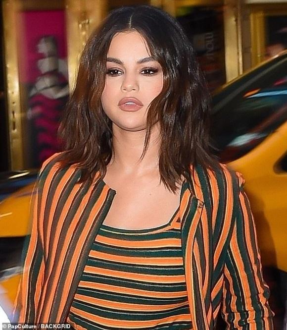 Selena Gomez lộ cằm xệ, bụng to bất thường nhưng nguyên nhân thật sự đằng sau khiến ai cũng đều phải lặng người-2