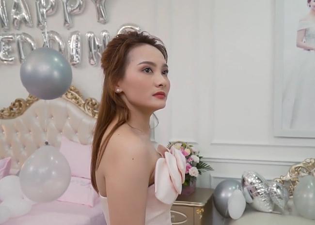 3 người đẹp sexy có nụ hôn bạo liệt gây xôn xao giờ vàng phim Việt-11