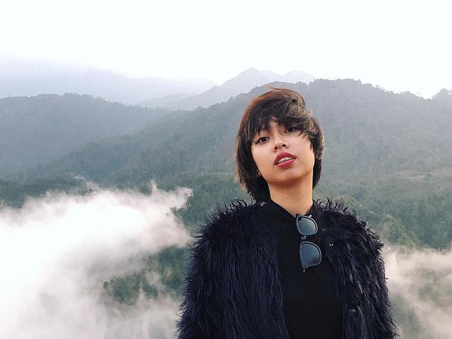 Cô gái khiến người nghe xoắn não với kiểu nói chuyện nửa Tây nửa ta: Tôi và gia đình bị làm phiền nhiều hơn là buồn-2