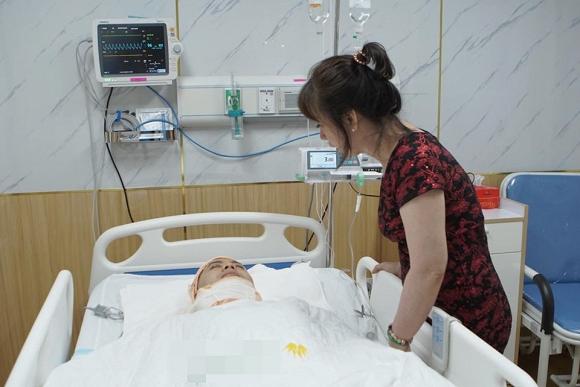 Ca sĩ Akira Phan gây sốc với hình ảnh băng bó khắp người-4