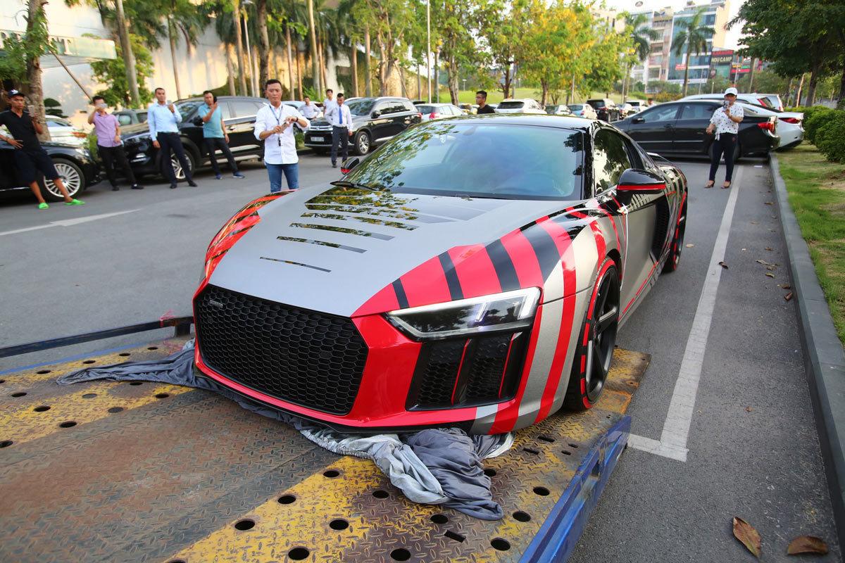 Choáng ngợp trước độ ‘cực ngầu’ và bóng loáng của chiếc xe 14 tỷ mà Cường Đô La chở Đàm Thu Trang đi dự CarPassion 2019-6