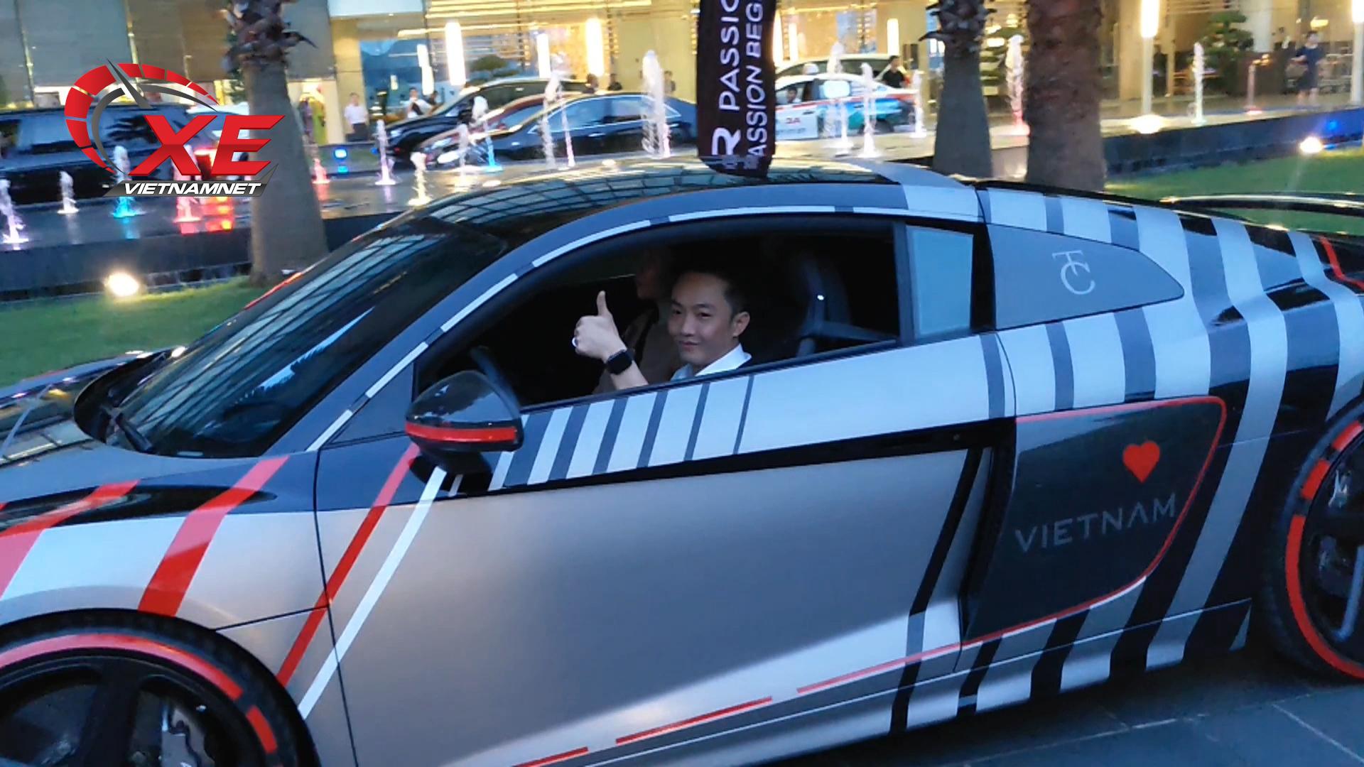 Choáng ngợp trước độ ‘cực ngầu’ và bóng loáng của chiếc xe 14 tỷ mà Cường Đô La chở Đàm Thu Trang đi dự CarPassion 2019-1