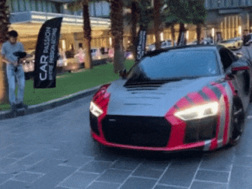 Choáng ngợp trước độ ‘cực ngầu’ và bóng loáng của chiếc xe 14 tỷ mà Cường Đô La chở Đàm Thu Trang đi dự CarPassion 2019-8