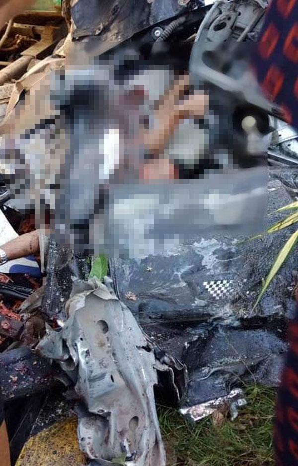 Tai nạn kinh hoàng: Xe container tông bẹp dúm ô tô 4 chỗ, nhìn hiện trường mà rùng mình sợ hãi-4