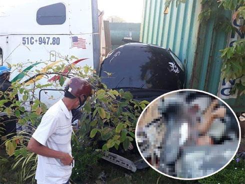 Tai nạn kinh hoàng: Xe container tông bẹp dúm ô tô 4 chỗ, nhìn hiện trường mà rùng mình sợ hãi