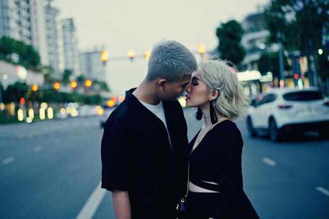 Câu lạc bộ MV Vpop trăm triệu view kết nạp thêm thành viên mới: cặp vợ chồng trẻ công khai tình cảm khi đã có con-3