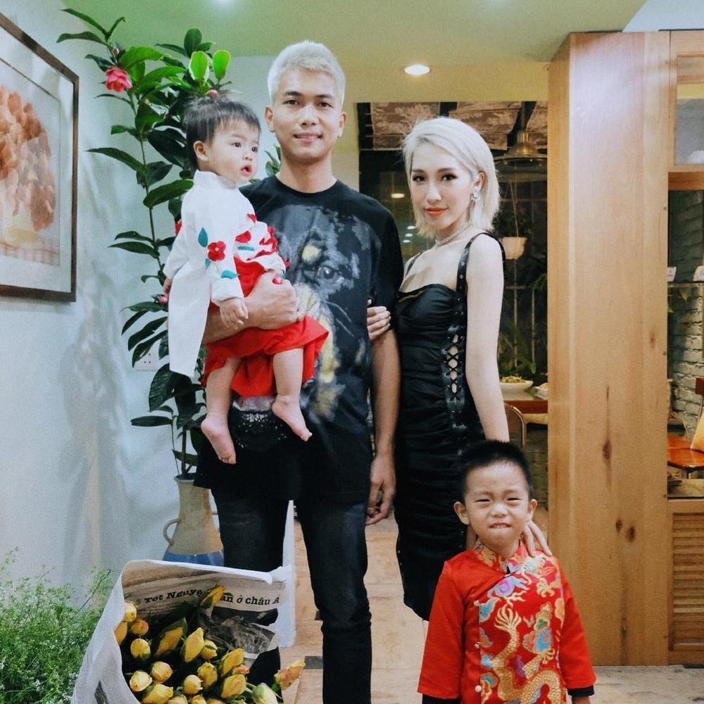 Câu lạc bộ MV Vpop trăm triệu view kết nạp thêm thành viên mới: cặp vợ chồng trẻ công khai tình cảm khi đã có con-4