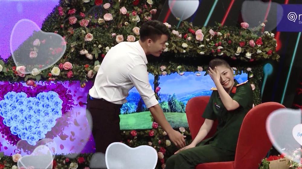 Quá xinh, thiếu úy 22 tuổi khiến chàng kỹ sư xây dựng đổ gục ngay ánh nhìn đầu tiên-5