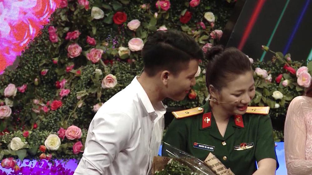 Quá xinh, thiếu úy 22 tuổi khiến chàng kỹ sư xây dựng đổ gục ngay ánh nhìn đầu tiên-6