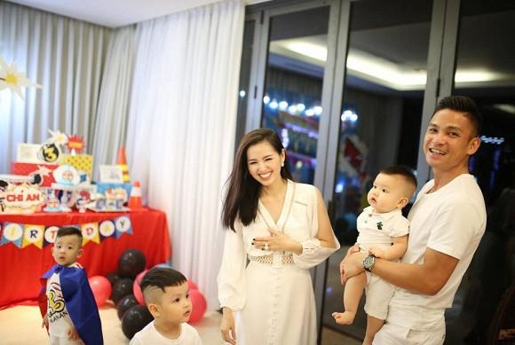 Bình thường cứ tưởng chiều chồng, ai ngờ Tâm Tít cũng có lúc dằn mặt ông xã khi say theo cách vô cùng lầy lội-2