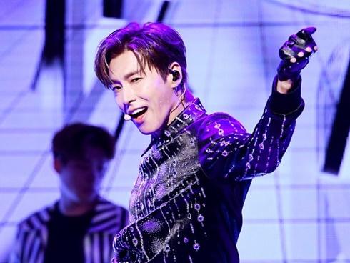 Yunho (TVXQ) gây lú với kích cỡ khuôn mặt chỉ bằng nửa chiếc mặt nạ giấy-6