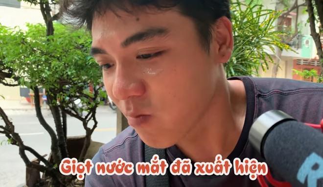 Vợ chồng Huy Khánh thách nhau đi ăn đậu phụ thối nhưng tội nghiệp nhất là... anh quay phim-13