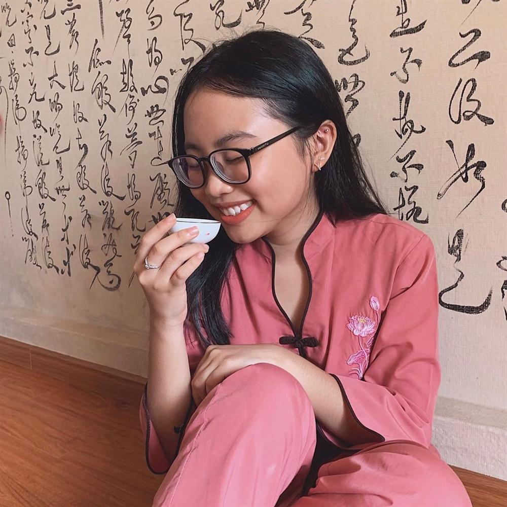 Ồn ào váy áo phản cảm vừa lắng, Ngọc Trinh lại ăn diện sexy xuống phố thu hút mọi ánh nhìn-5