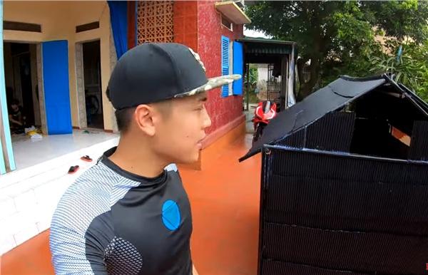 Bị chỉ trích hủy hoại môi trường khi dùng 5.000 ống hút làm nhà, Youtuber NTN đăng clip phản pháo cùng loạt phát ngôn gây sốc-1