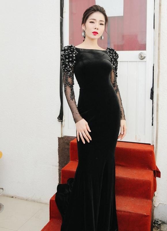 Sam khoe vòng 1 căng đét - Ngọc Trinh chỉ cần tiết chế hở bạo là đi thẳng top SAO MẶC ĐẸP-2