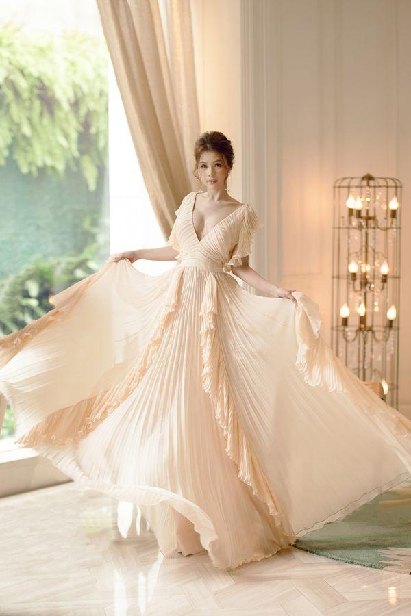 Sam khoe vòng 1 căng đét - Ngọc Trinh chỉ cần tiết chế hở bạo là đi thẳng top SAO MẶC ĐẸP-5