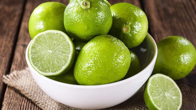 Lòng già chỉ rửa bằng nước muối là sai: Cho thêm 1 thứ này mới đảm bảo vừa sạch vừa ngon-2