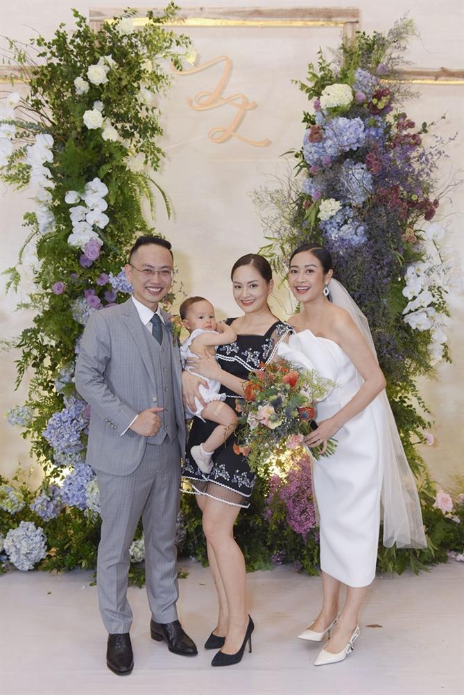 Chú rể quyền lực ở VTV tình tứ trao nhẫn, tiết lộ giấc mơ đặc biệt khiến anh phải cưới Phí Linh làm bạn đời-4