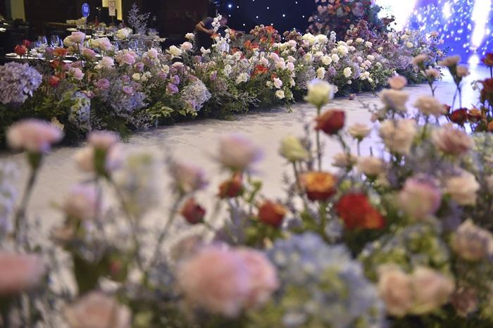 Chú rể quyền lực ở VTV tình tứ trao nhẫn, tiết lộ giấc mơ đặc biệt khiến anh phải cưới Phí Linh làm bạn đời-21