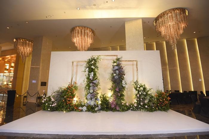 Chú rể quyền lực ở VTV tình tứ trao nhẫn, tiết lộ giấc mơ đặc biệt khiến anh phải cưới Phí Linh làm bạn đời-26