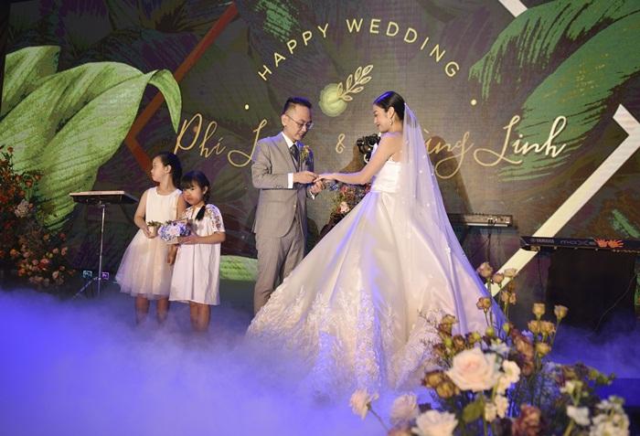 Chú rể quyền lực ở VTV tình tứ trao nhẫn, tiết lộ giấc mơ đặc biệt khiến anh phải cưới Phí Linh làm bạn đời-12