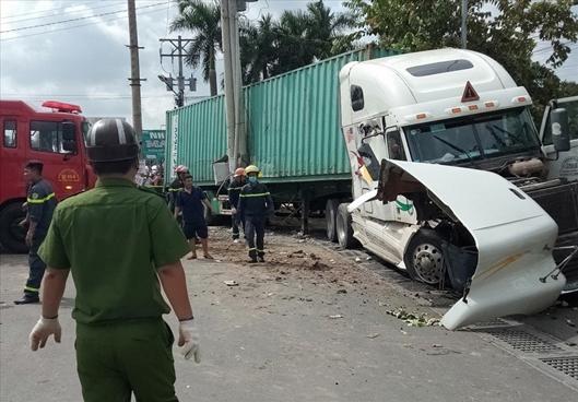 Tạm giữ tài xế container lấn làn tông ôtô khiến 5 người tử vong