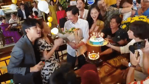Dàn diễn viên Về Nhà Đi Con bất ngờ tổ chức sinh nhật cho NSƯT Trung Anh-1