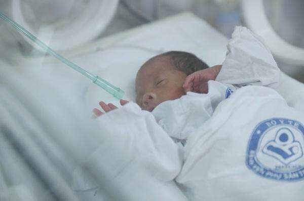 Giây phút oà khóc khi mẹ con bé Bình An gặp nhau-5