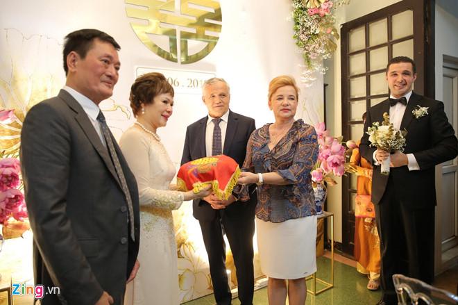 Người mẫu Phương Mai bật khóc trong lễ rước dâu-1