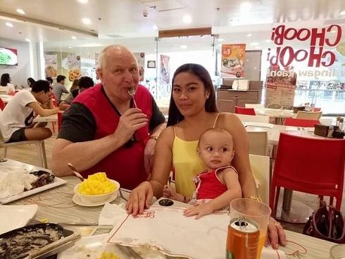 Chênh nhau 48 tuổi, cặp đôi ông cháu kết hôn bất chấp dư luận