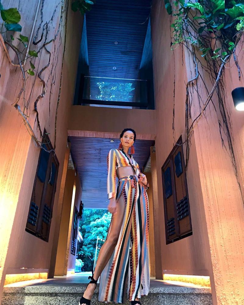 Bản tin Hoa hậu Hoàn vũ 15/6: Phạm Hương lên đồ bắt mắt vẫn không chặt nổi chị gái HHen Niê-2