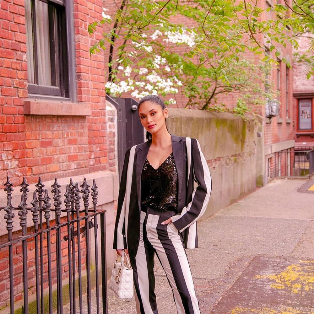 Bản tin Hoa hậu Hoàn vũ 15/6: Phạm Hương lên đồ bắt mắt vẫn không chặt nổi chị gái HHen Niê-5