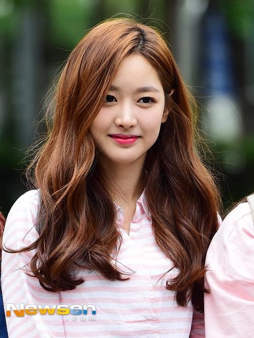 Mỹ nam Người thừa kế Kim Woo Bin thoải mái hẹn hò sau khi điều trị ung thư vòm họng-7