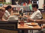 Mỹ nam 'Người thừa kế' Kim Woo Bin thoải mái hẹn hò sau khi điều trị ung thư vòm họng