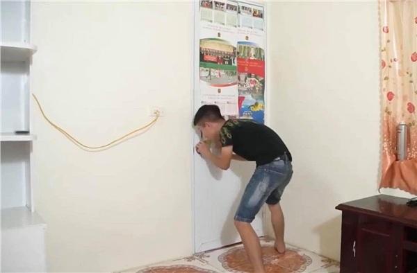 Nam thanh niên đổ cả thau trứng sống lên đầu mẹ để ăn mừng kênh Youtube đạt 20K người theo dõi-5