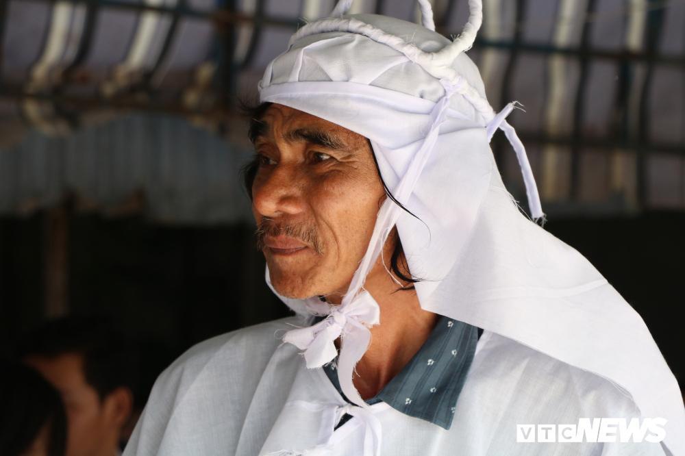 Xe container tông chết 5 người: Đau xót hình ảnh mẹ ôm chặt con gái 9 tuổi trong ô tô bị vỡ nát-2