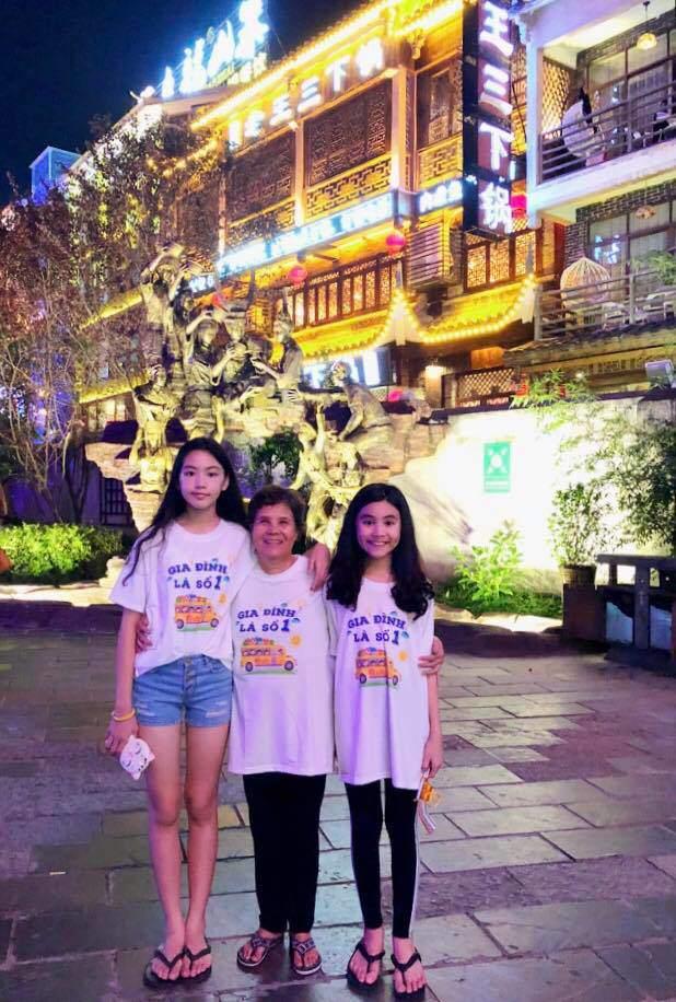 Cao như Hoa hậu, hai con gái của Quyền Linh còn có gout ăn mặc đồng điệu-13