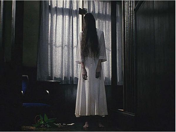 Dung mạo xinh đẹp của những ma nữ rùng rợn trên màn ảnh-6