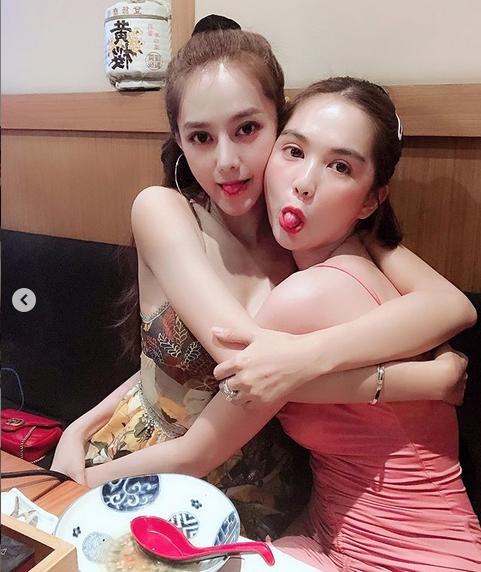 Mang danh Nữ hoàng nội y, vậy mà Ngọc Trinh lại bị soi vòng 1 xập xệ hơn cả đàn em thân thiết-2